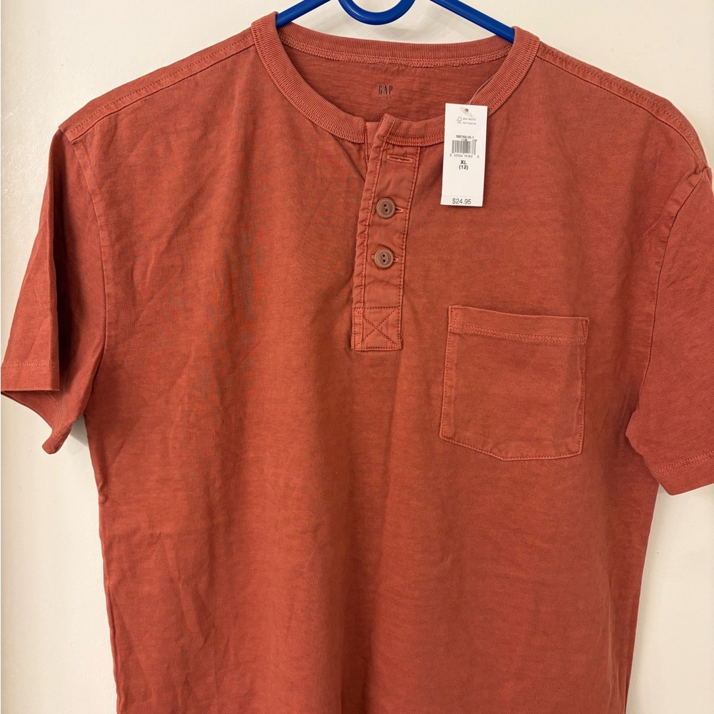 GAP Men's Short Sleeve Henley in Rust